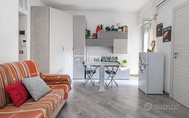 Monolocale LOCATO ristrutturato con balcone - prim