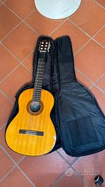 Chitarra Yamaha C70 con corde e custodia