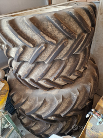 4 Gomme per trattore complete di cerchi e flange