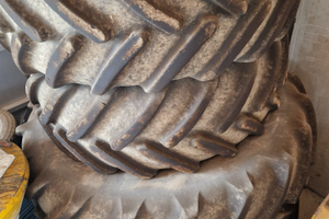 4 Gomme per trattore complete di cerchi e flange