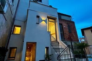 Cielo-Terra in ristrutturazione con giardino