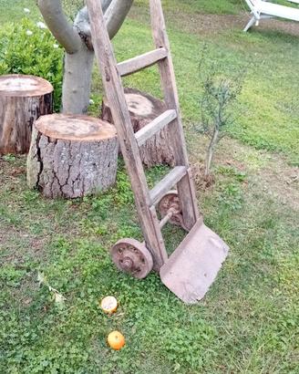 antico carrello  in legno