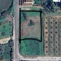 Terreno agricolo con pozzo e recinto leggi sotto