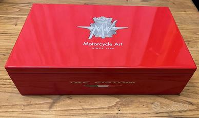 KIT DOCUMENTAZIONE PRODOTTO MV AGUSTA TRE PISTONI