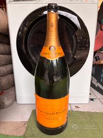 Bottiglia di Champagne gigante per Lume