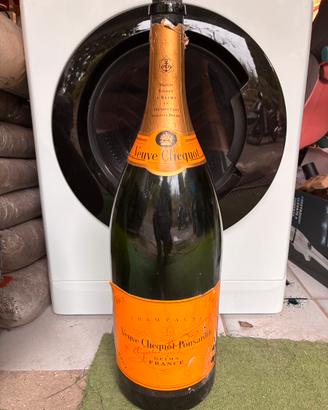 Bottiglia di Champagne gigante per Lume