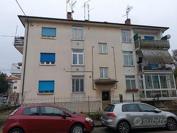 IN PICCOLA PALAZZINA: APPARTAMENTO TRICAMERE CO...