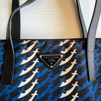 Borsa Prada motivo spade Blu Nera e Bianca
