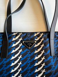 Borsa Prada motivo spade Blu Nera e Bianca