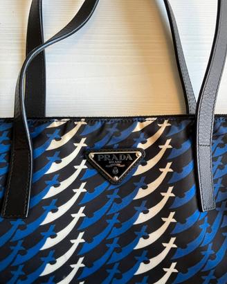 Borsa Prada motivo spade Blu Nera e Bianca