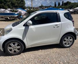 Toyota IQ - city car 4 posti