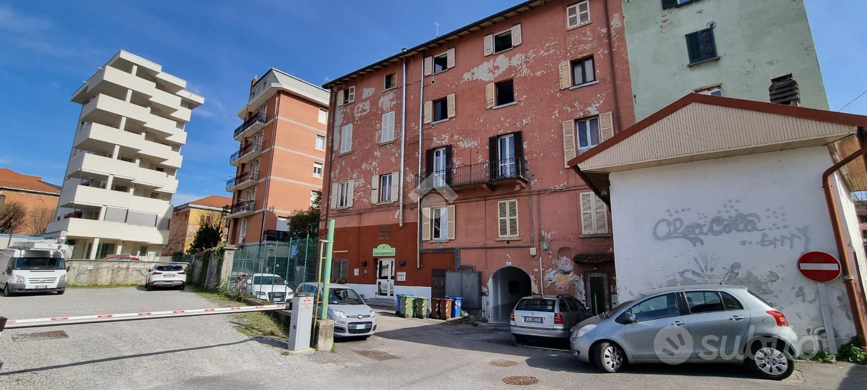 2 LOCALI A COMO