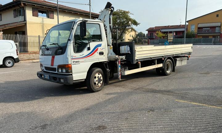M158 - Isuzu patente C con gru 23 q 133000 km