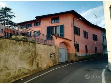Immobile in asta di 101 m² con 3 locali e box auto
