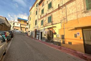 2 LOCALI A GENZANO DI ROMA