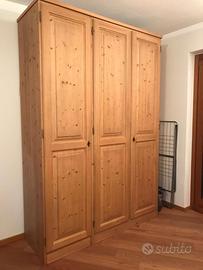 Armadio Massiccio in Legno Chiaro
