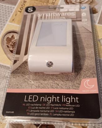 Led notturno con sensore di movimento