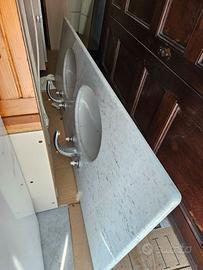 Mobile bagno con lavandino