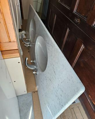 Mobile bagno con lavandino