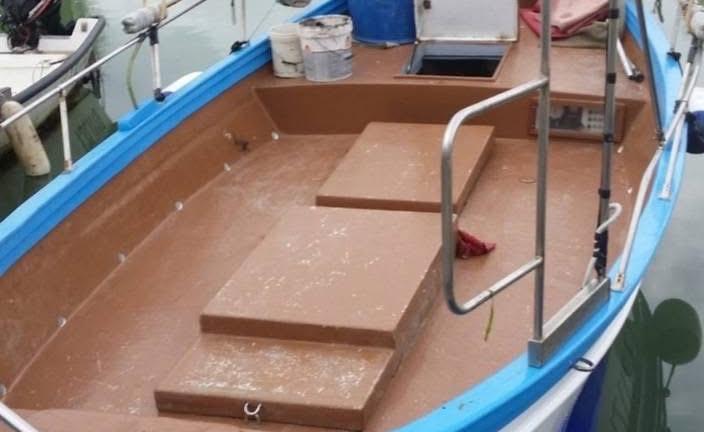 Barca da pesca con licenza