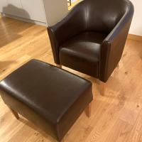 Poltroncine pelle marrone scuro con pouf