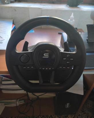Volante con pedaliera