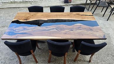 Tavolo in legno e resina