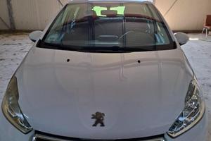 Peugeot 208 GPL-benzina
