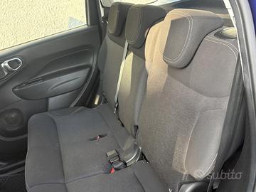 Automobile fiat 500L