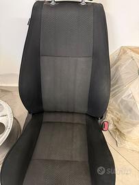 Sedili e cerchi 16 per Alfa Romeo 147