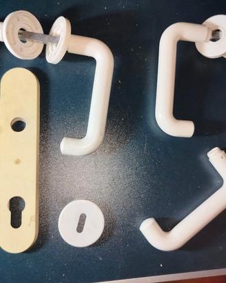 Set maniglie per porta in plastica
