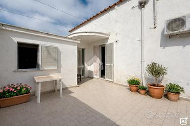 2 LOCALI A BARANO D'ISCHIA