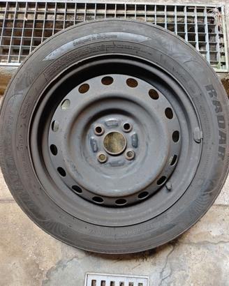 cerchi  4 x gomme Toyota Yaris