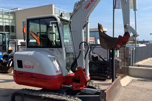 ESCAVATORE TAKEUCHI