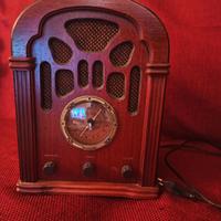 Radio imitazione modello d'epoca.