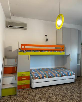 Cameretta a soppalco con armadio Moretti Compact