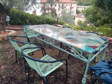 tavolo in ferro battuto e sedie