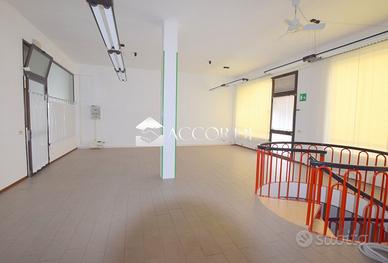 Rif.LG48_3| negozio cornuda