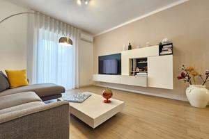 Trivani ristrutturato a nuovo - rione italia