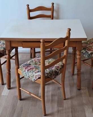 Tavolo cucina allungabile con sedie impagliate