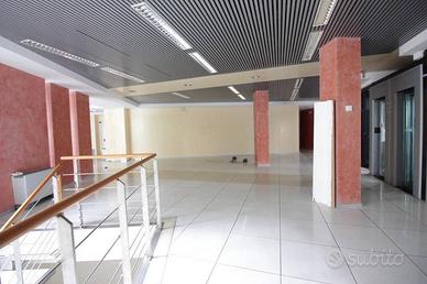 Immobile di 462 m² a Milano