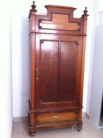 Armadio in legno fine 800