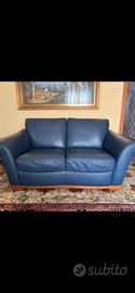 Divano in pelle blu