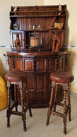 Mobile bar in vero legno con sgabelli