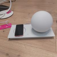 lampada da tavolo con carica telefono 