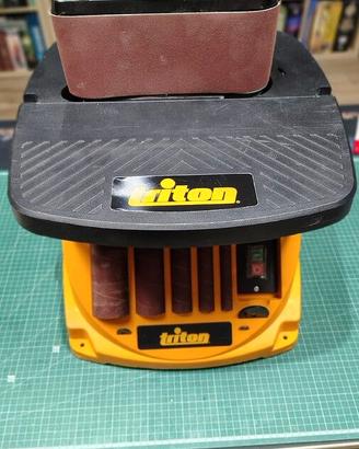 LEVIGATRICE A NASTRO E MANDRINO OSCILLANTE TRITON