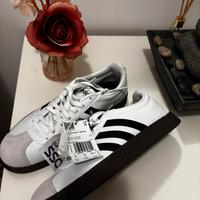 Adidas Court