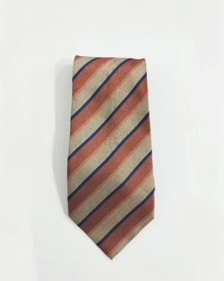 Elegante cravatta Luciano Soprani, un accessorio c