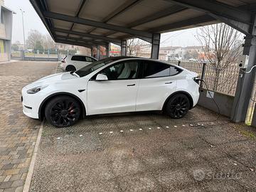 Subentro leasing Tesla Model Y Performance 2023