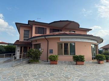 Immobile uso commerciale direzzionale